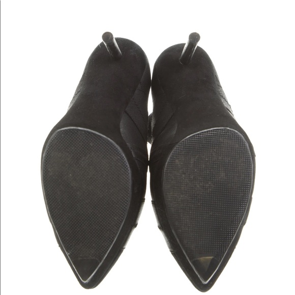 YVES SAINT LAURENT
Suede Pumps
Size: IT 36.5 - Picture 5 of 7